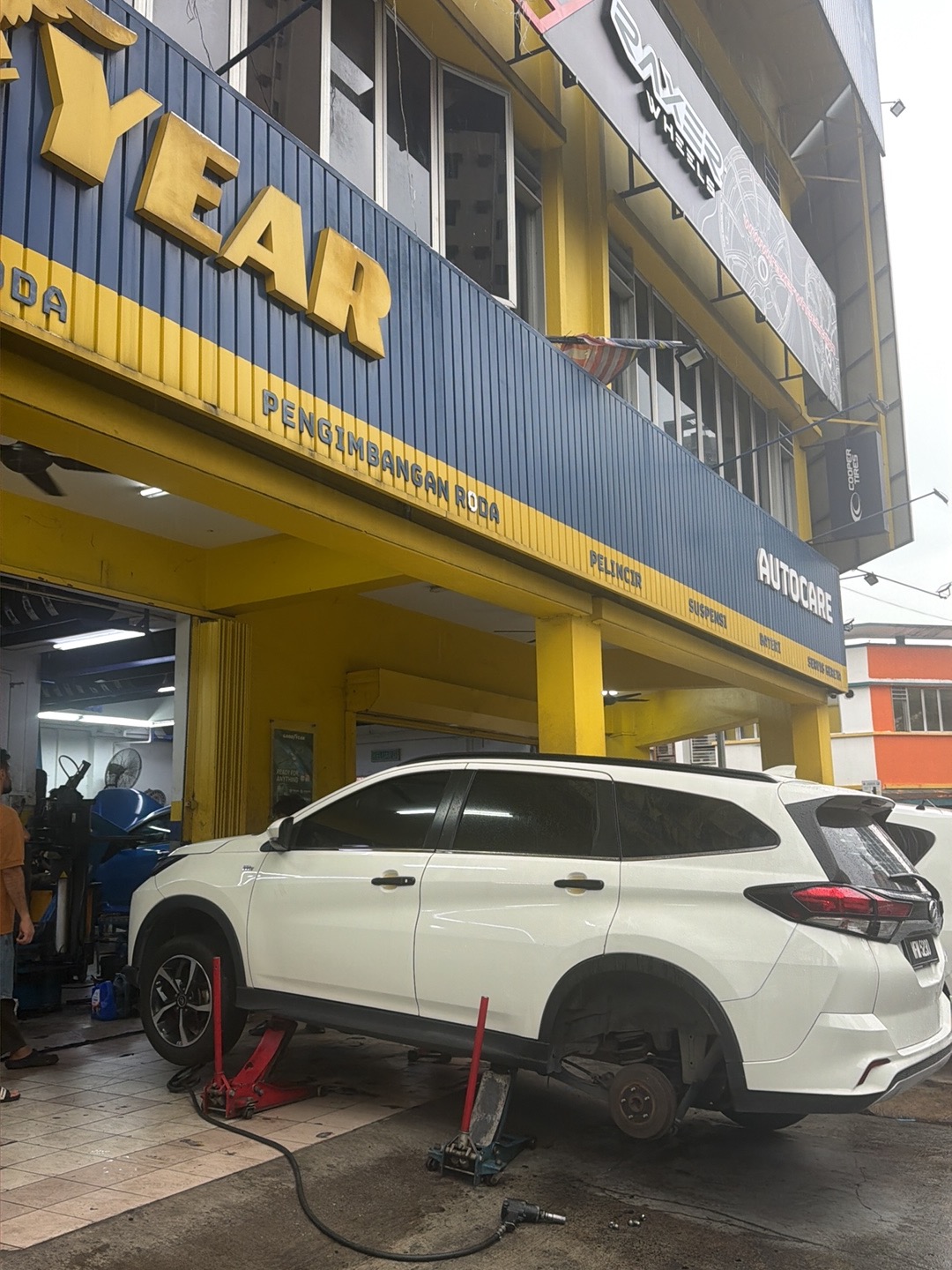 Yow Tyre Service Centre 9